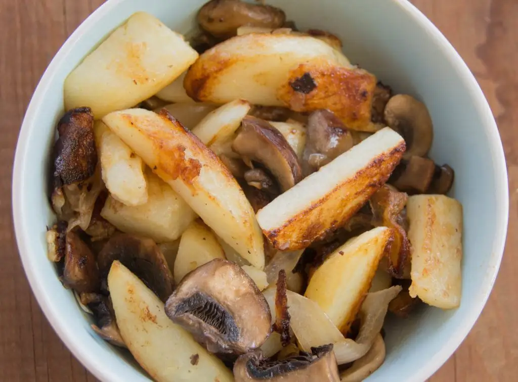 fried potatoes with mushrooms in a slow cooker