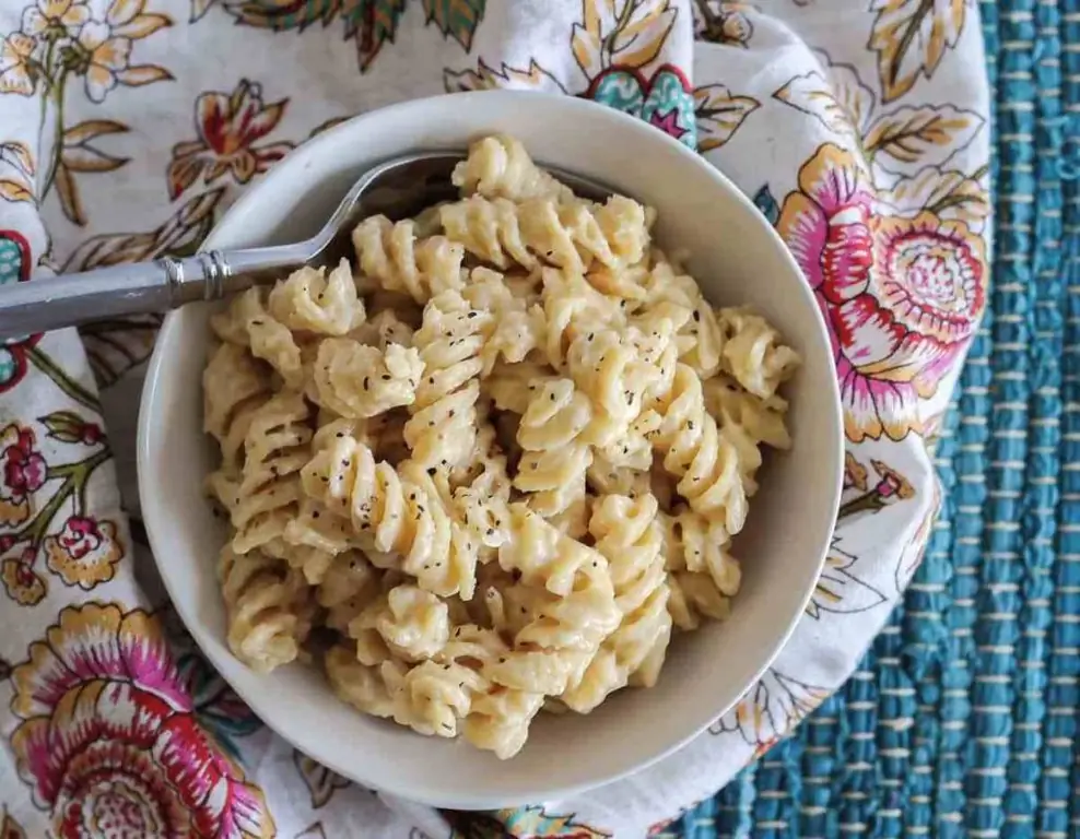 laivastonsinistä pastaa imetyksen aikana