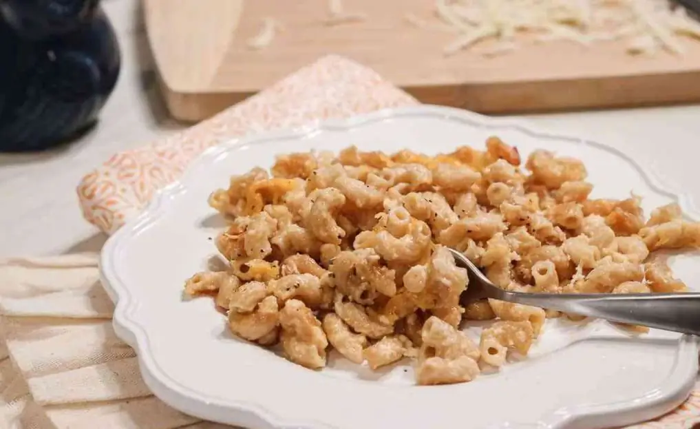 maccheroni e formaggio durante l'allattamento