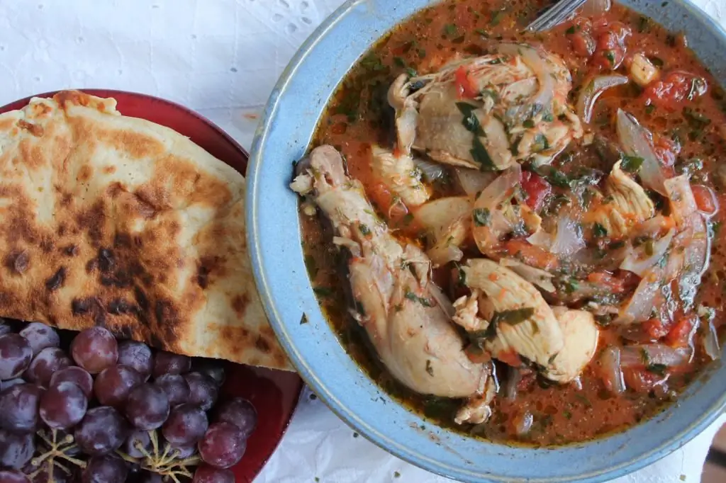 Chakhokhbili daripada ayam: resipi masakan, pilihan produk, ciri masakan Georgia