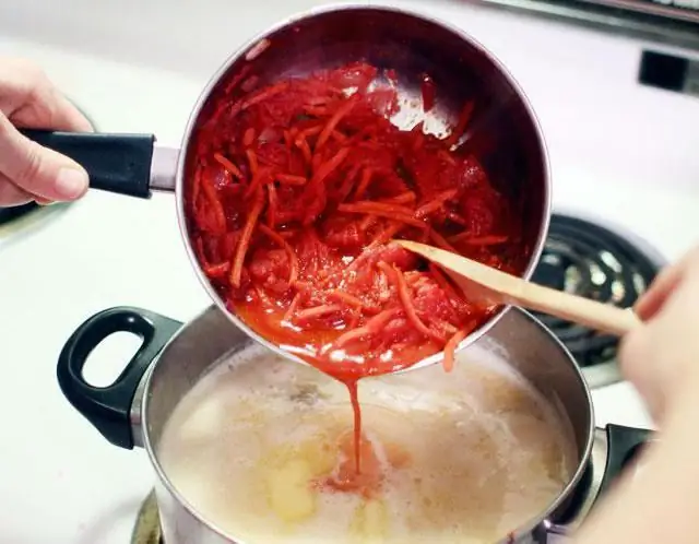 borscht dengan plum dan jamur