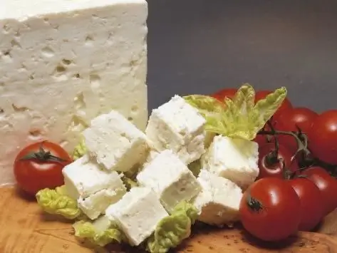 Sallata me djathë Fetax: traditat greke në tryezën tuaj. Receta për sallata me djathë feta