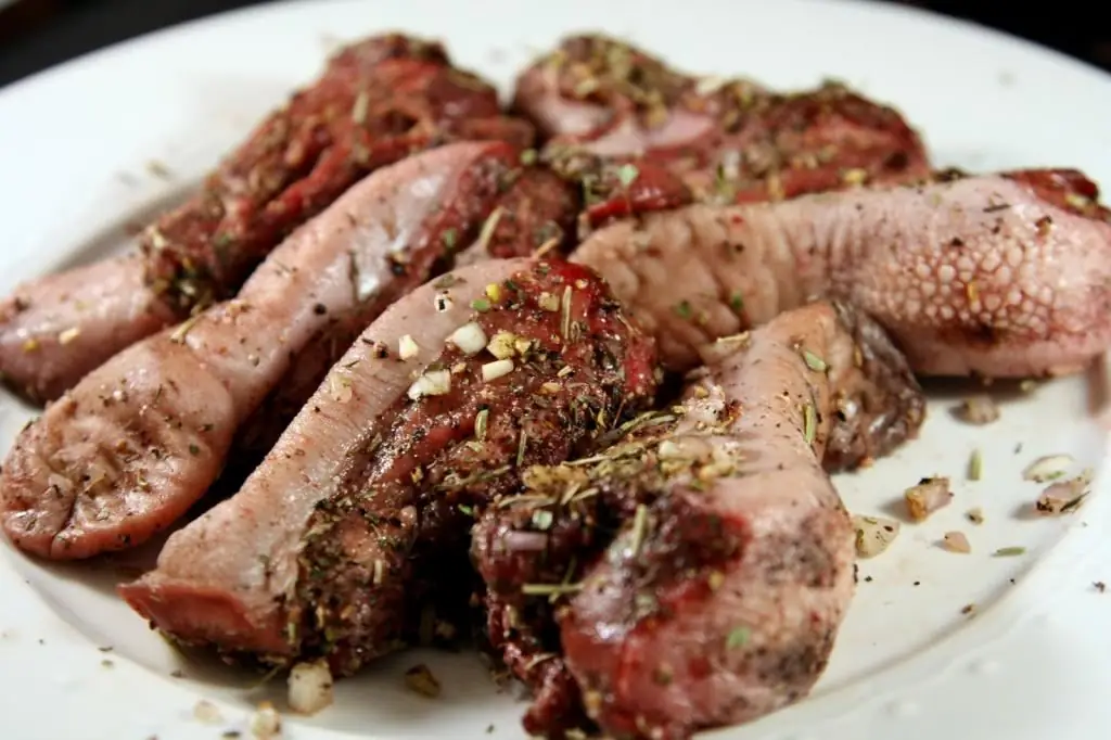 Hoe lamstongen te koken: een stap voor stap recept met een foto