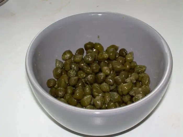 Capers, what is it, how they are prepared and where they are used