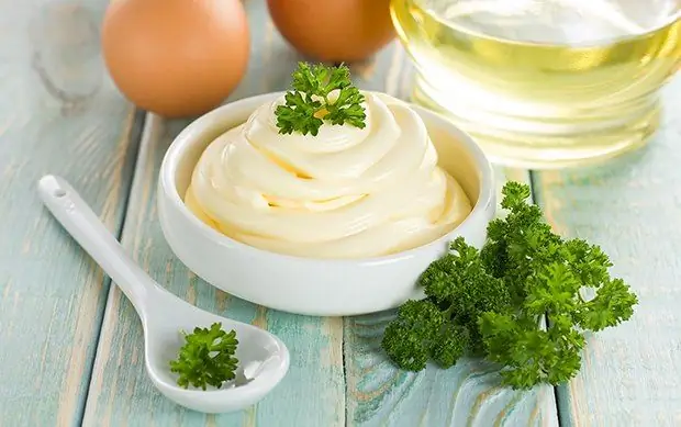 Is it possible for a nursing mother to have mayonnaise: is there any harm to the child, tips and tricks